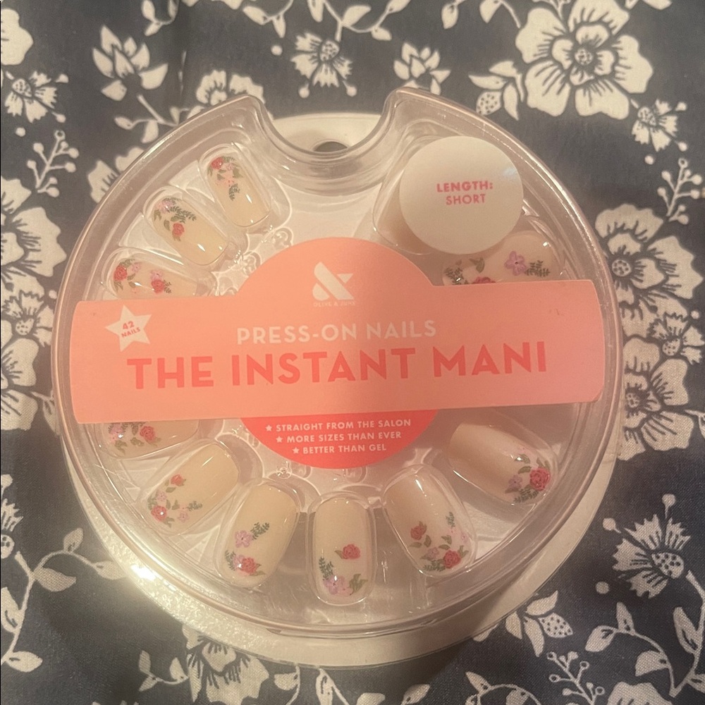 Floral Press-On Nails - The Instant Mani
